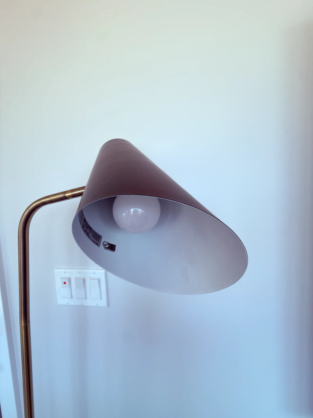 Modern floor lamp with brass finish - photo 3