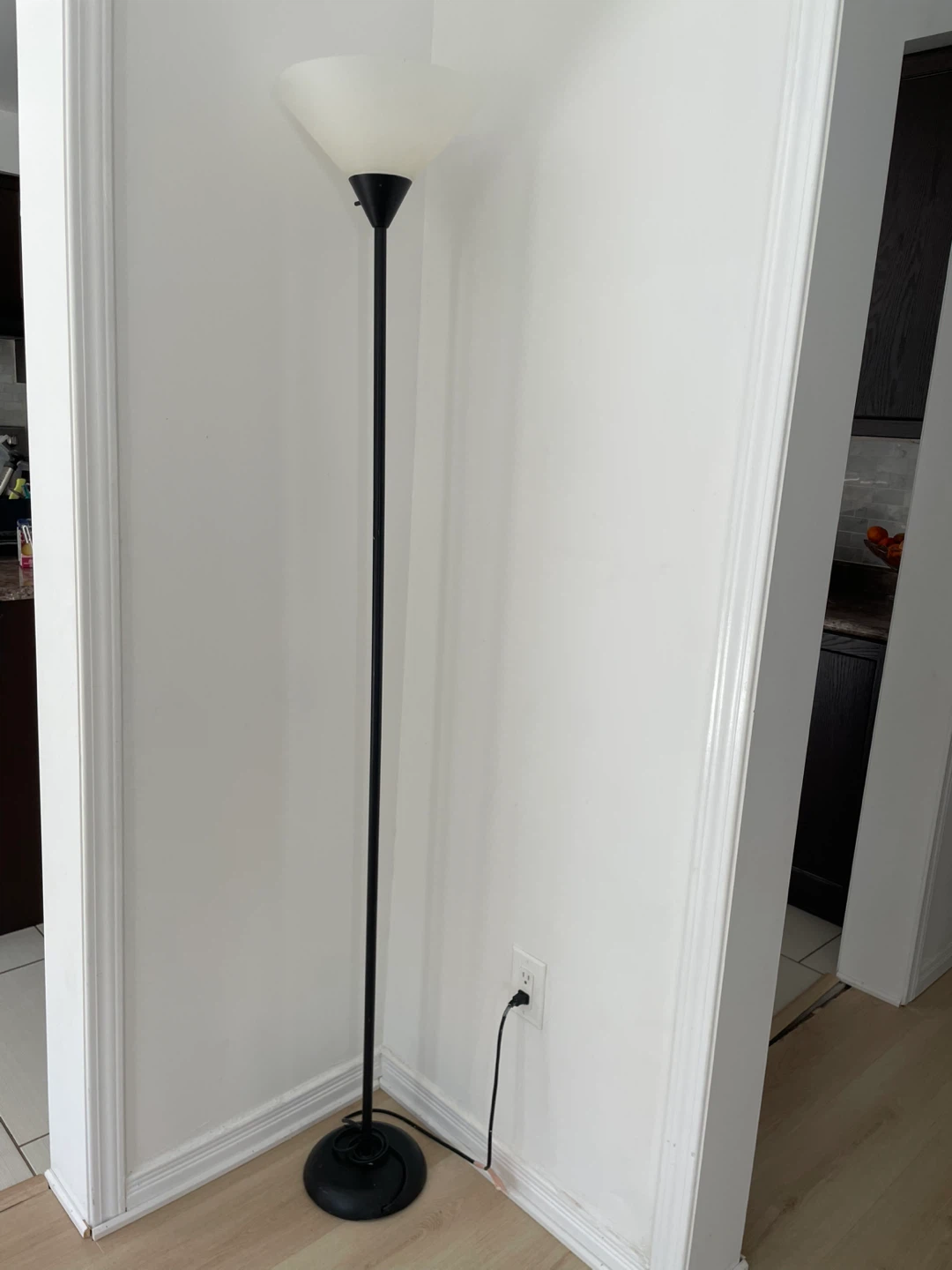 Black Floor Lamp – Great Condition - photo 2