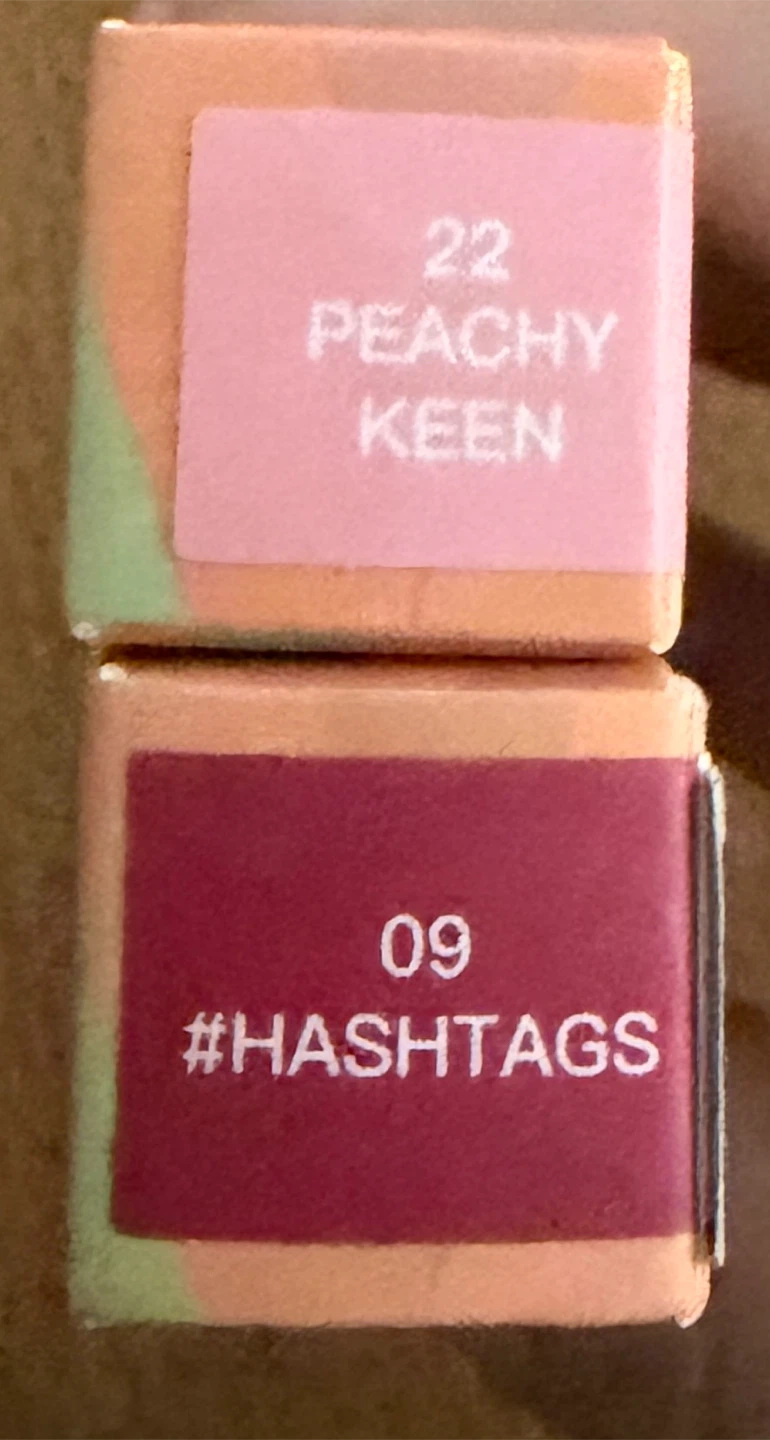 Two Oulac Moisture Shine Lipsticks - photo 2
