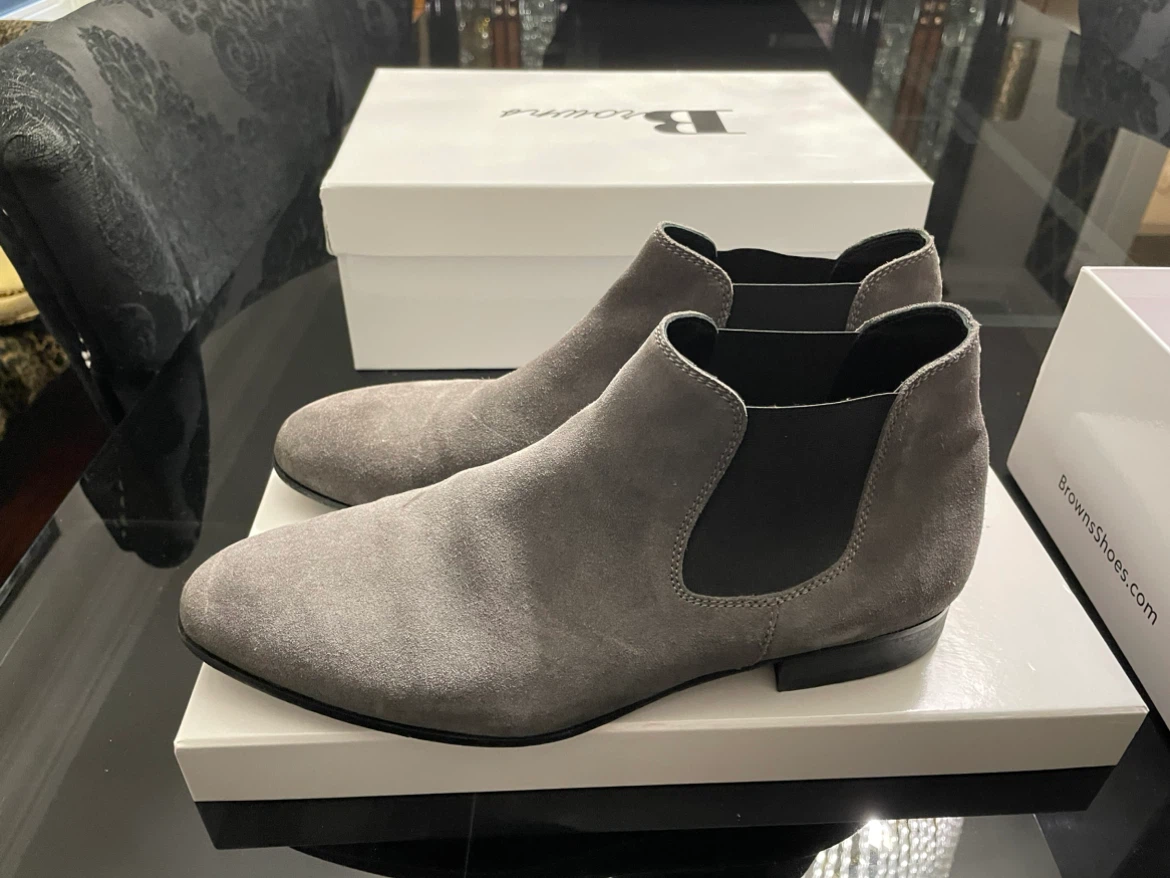 Harry Rosen Grey Suede Chelsea Boots - photo 3