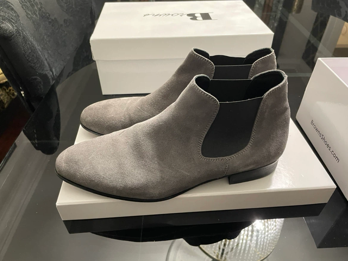 Harry Rosen Grey Suede Chelsea Boots - photo 4