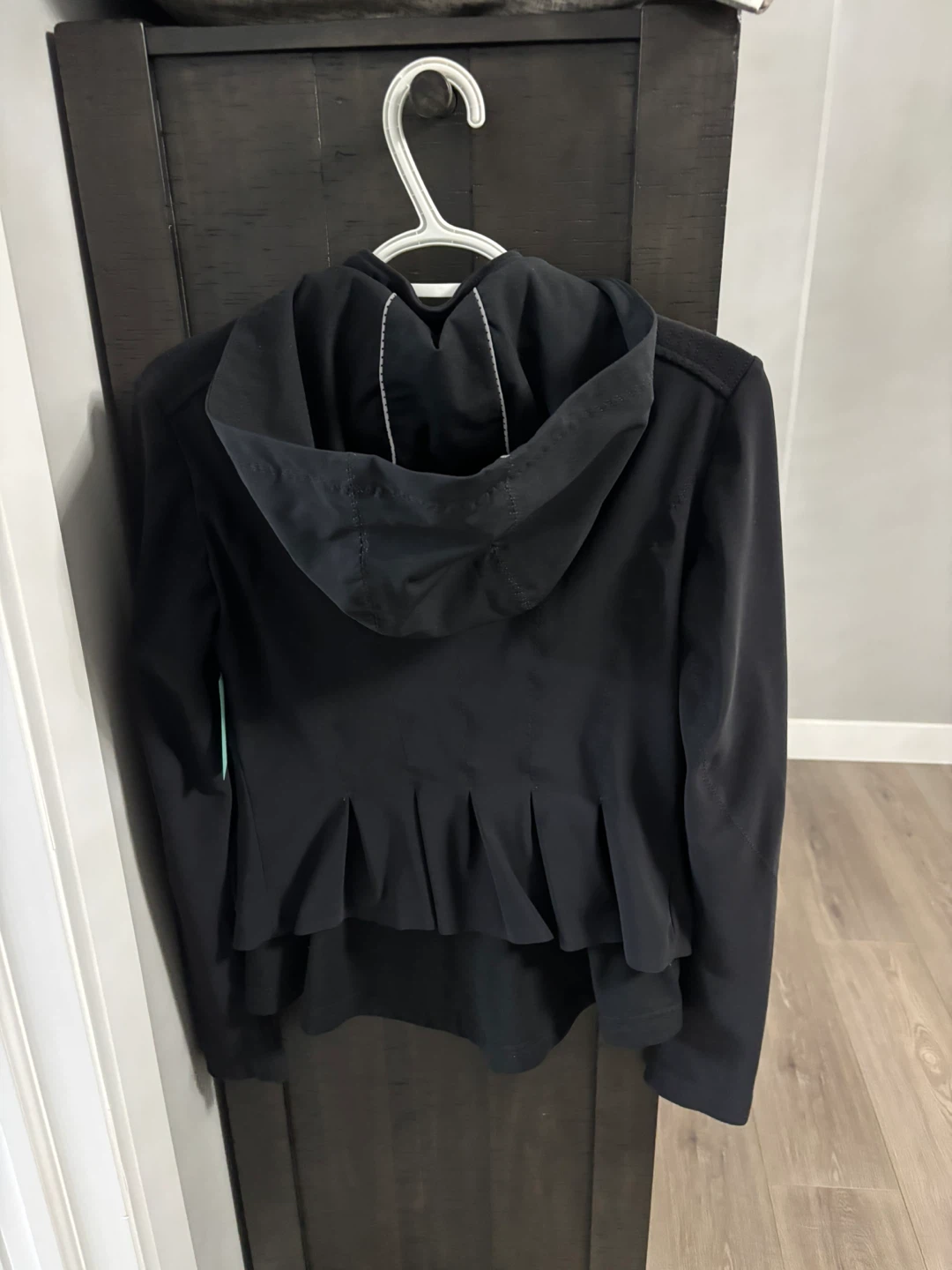 Lululemon Black Hooded Jacket - photo 2