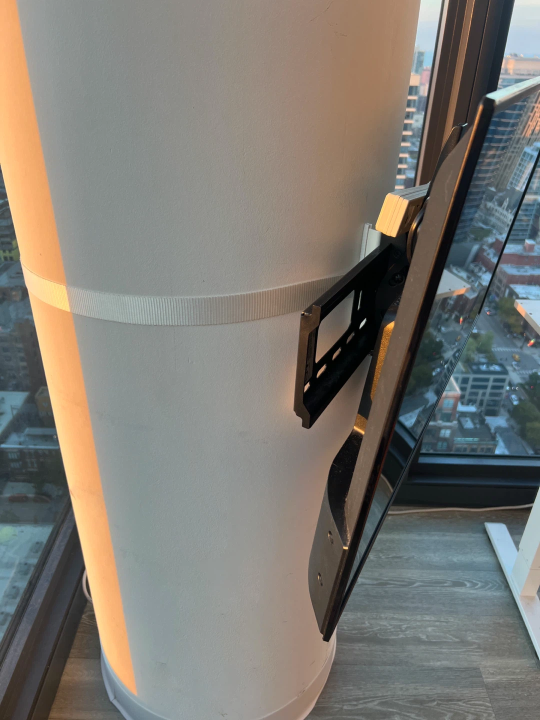 Pillar TV mount - photo 2
