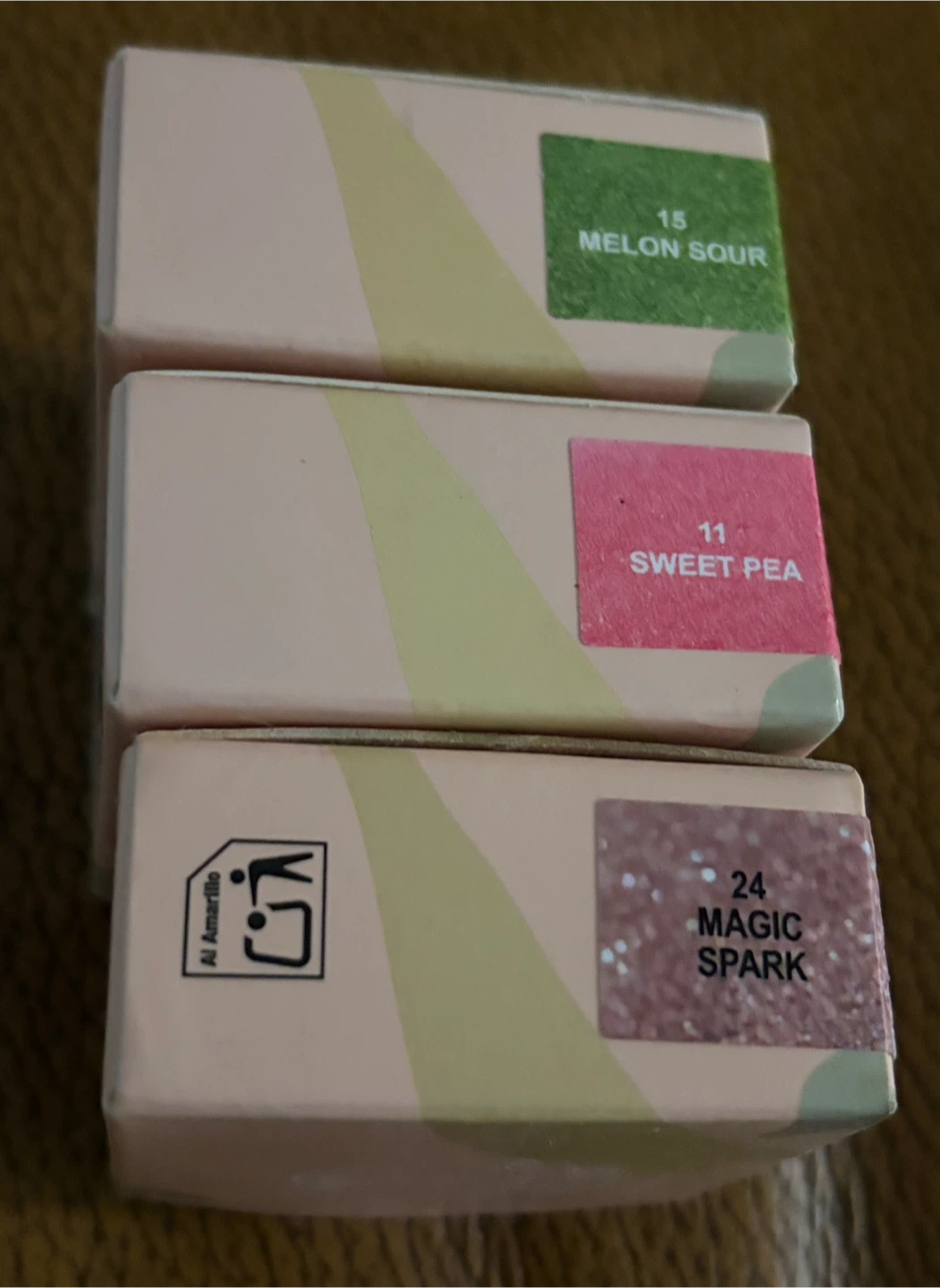 3 Oulac Cream Color Eyeshadows - photo 3