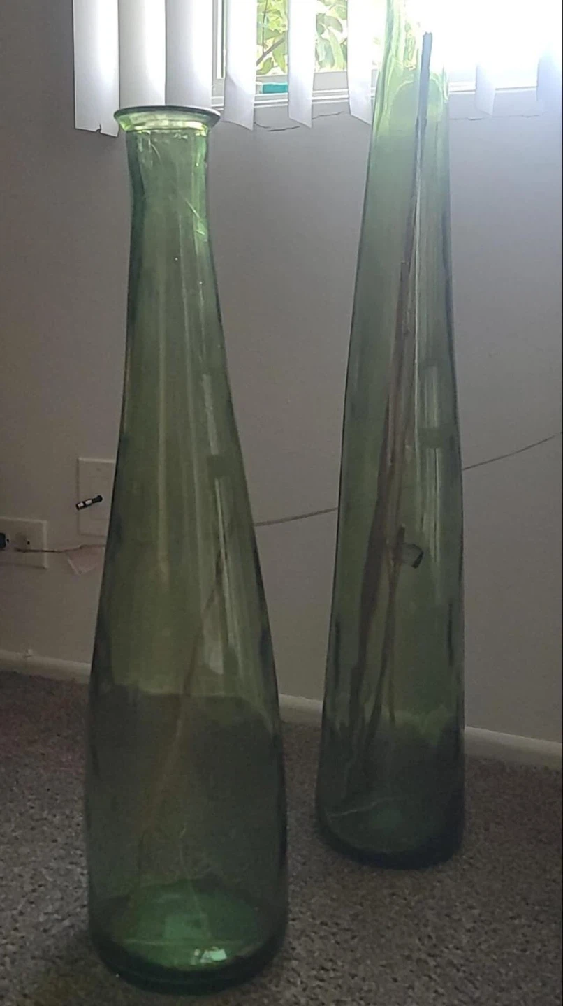 Set of 2 Tall Green Glass Vases - photo 3