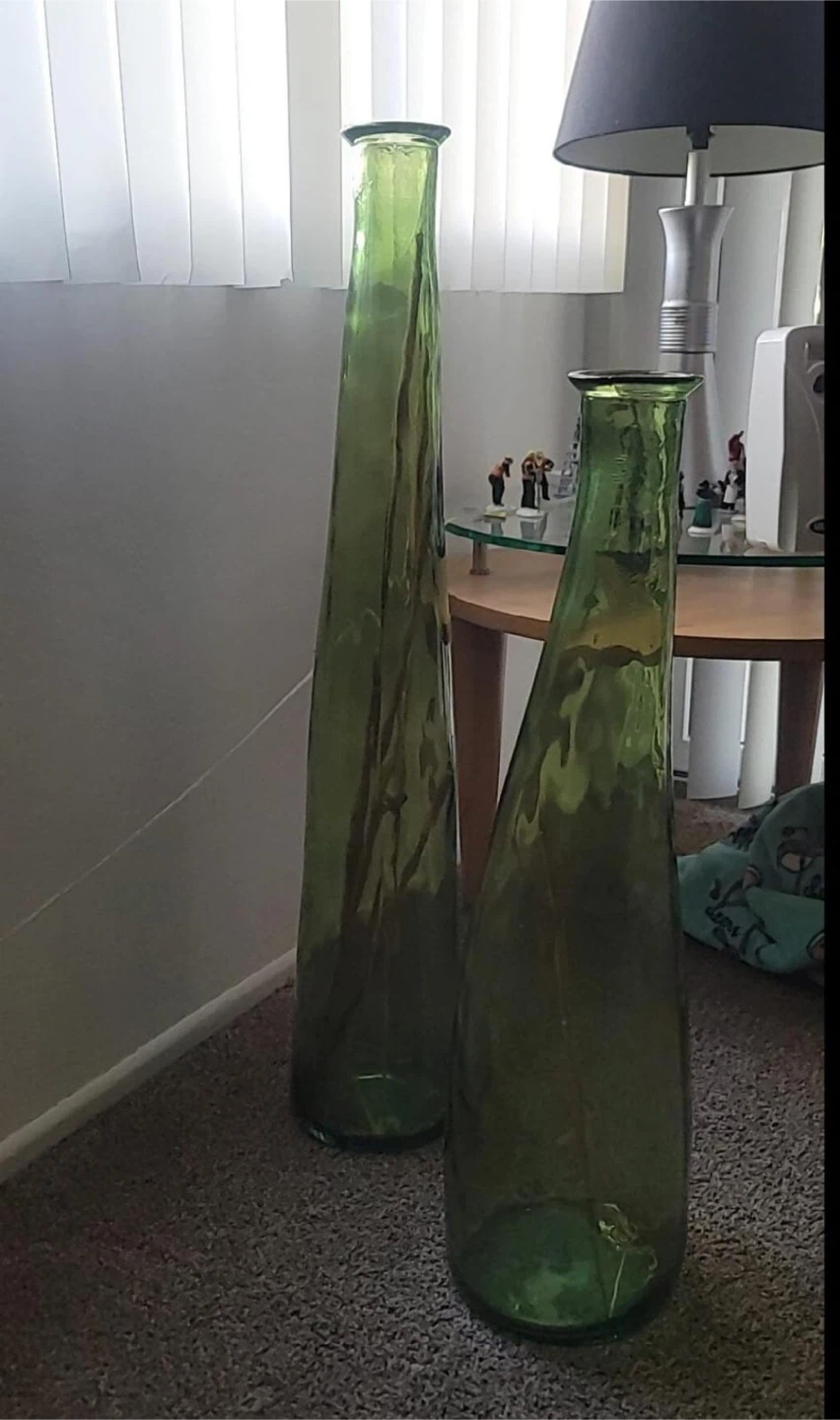 Set of 2 Tall Green Glass Vases - photo 4