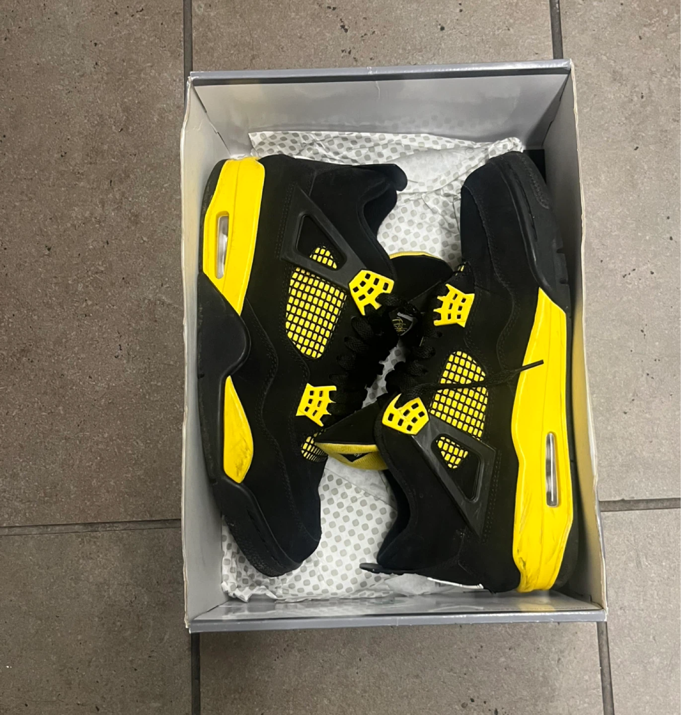 Air Jordan 4 Thunder Black/Yellow
