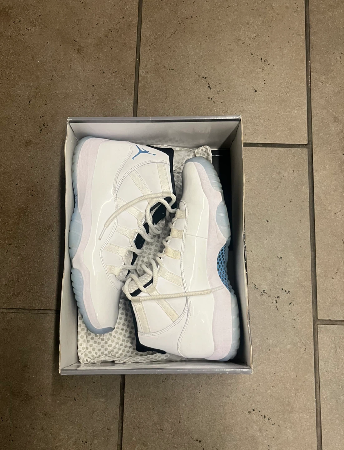 Air Jordan 11 Retro Legend Blue