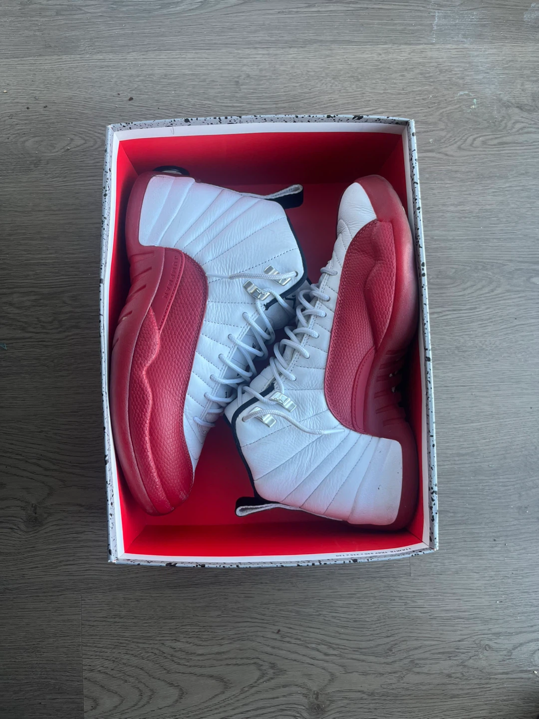 Air Jordan 12 Cherry