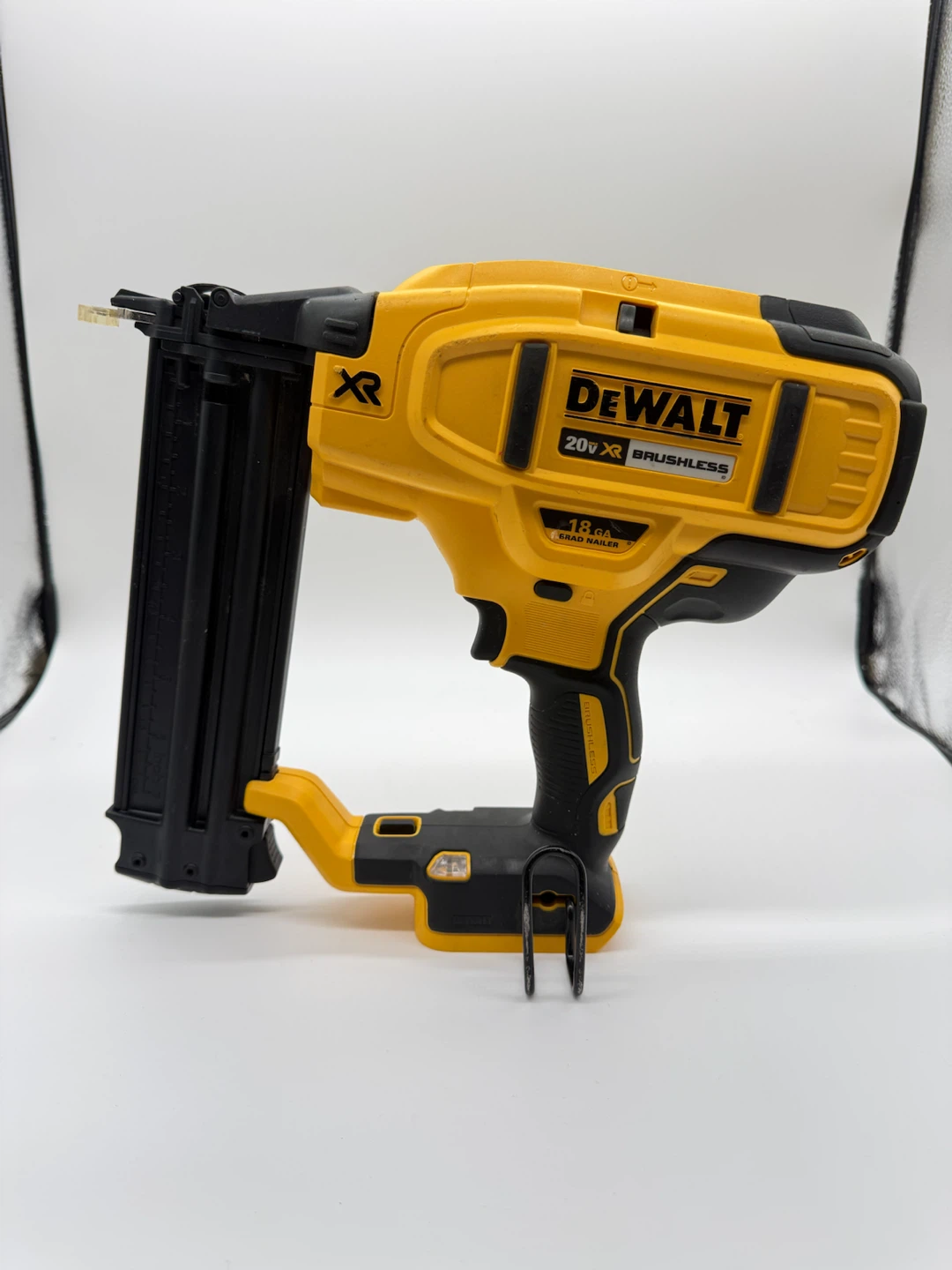 DEWALT 20V MAX XR Cordless Brushless 18-Gauge Brad Nailer DCN680