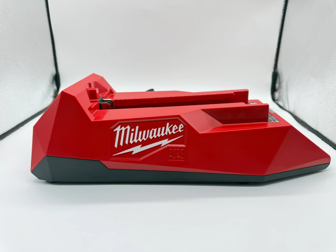 Milwaukee MX FUEL Lithium-Ion Battery Charger MXFC - photo 2