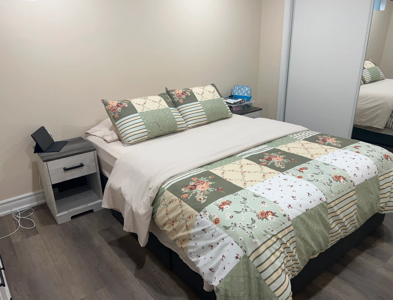 Queen Platform Bedframe with Drawers