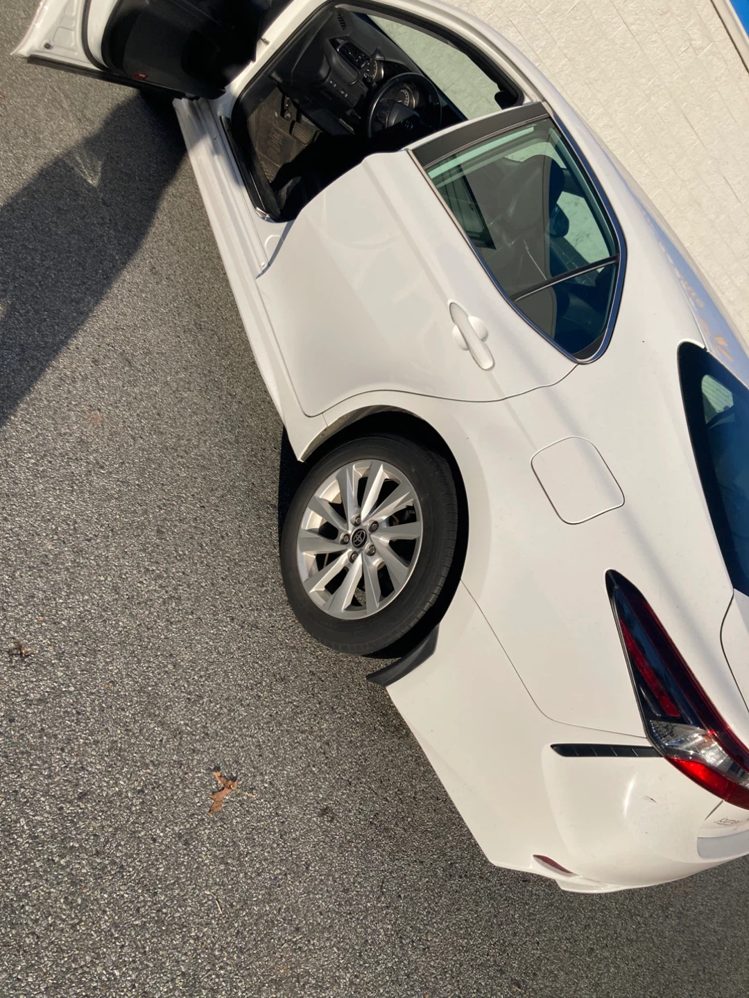 Toyota Camry White Sedan - photo 4