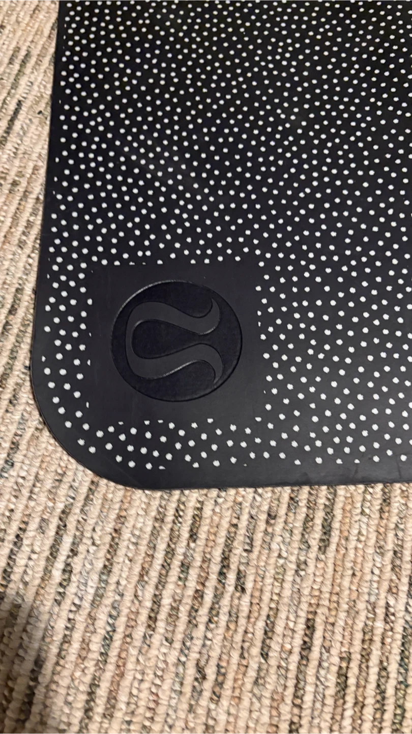 Lululemon & half moon yoga mat. - photo 3