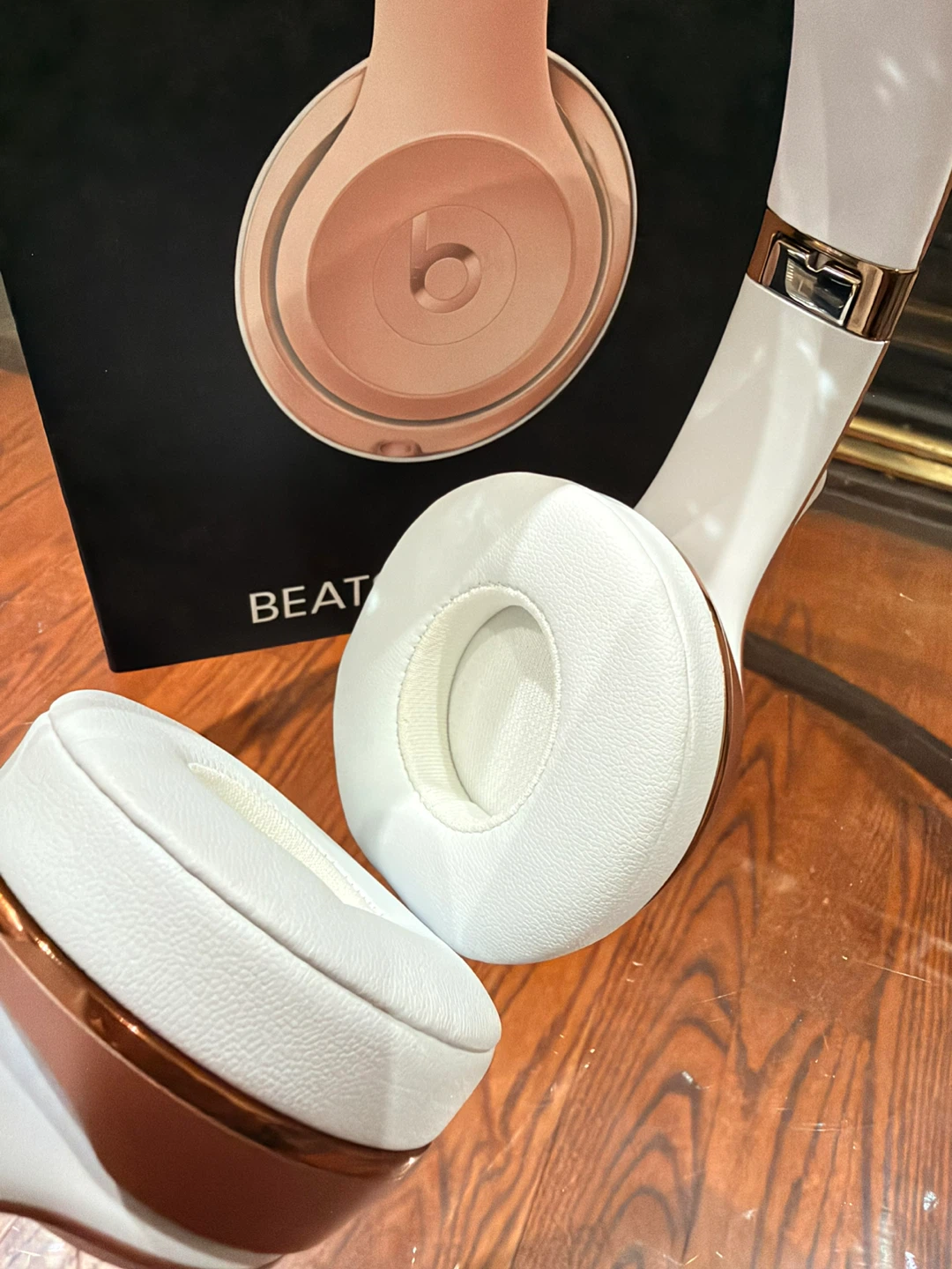 Beats Solo3 Wireless Headphones – Rose Gold – With Box & Case - photo 3