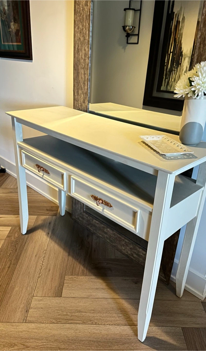 Cream side table. Great condition - photo 2