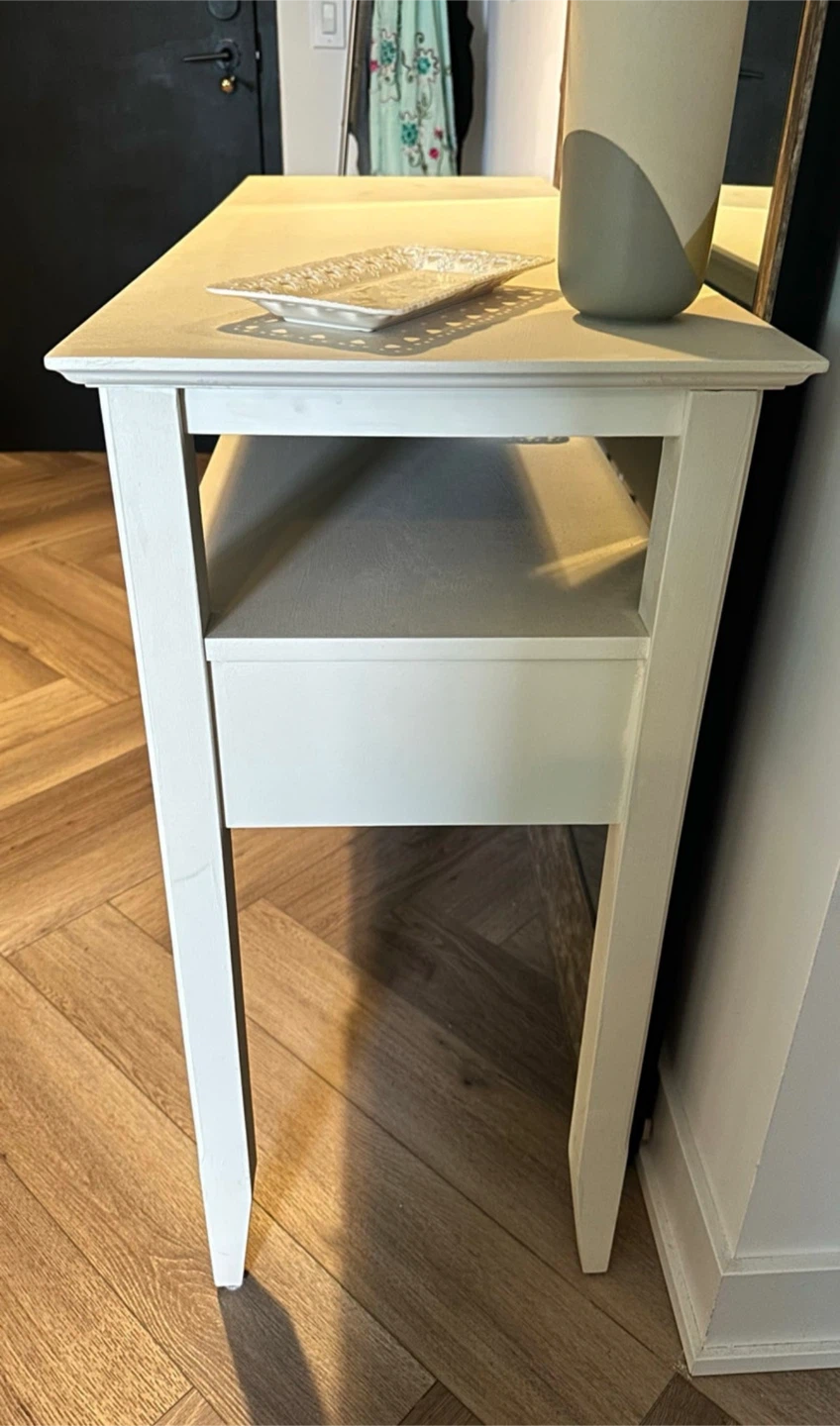 Cream side table. Great condition - photo 5
