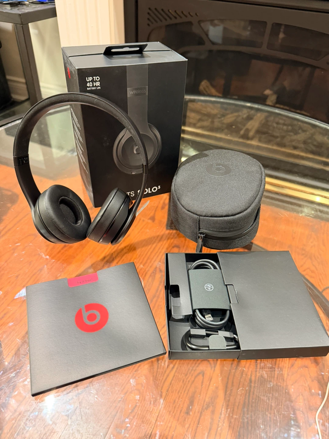 Beats Solo3 Wireless Headphones – Black – New Open Box - photo 4