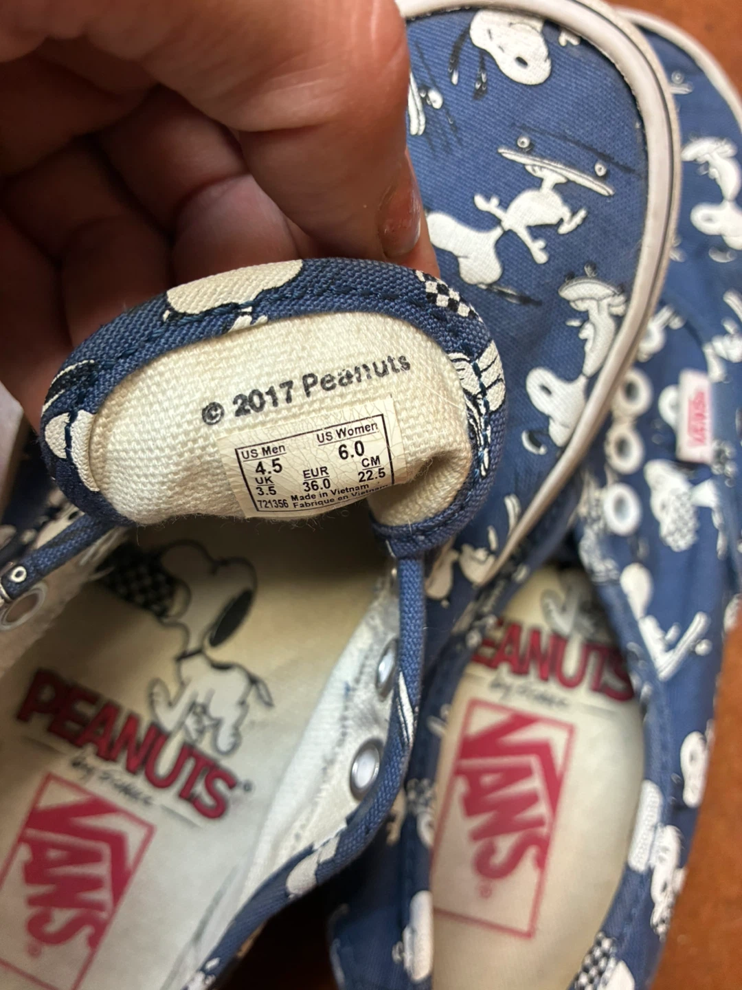 Vans x Peanuts Snoopy Blue Canvas Shoes $100 - photo 4