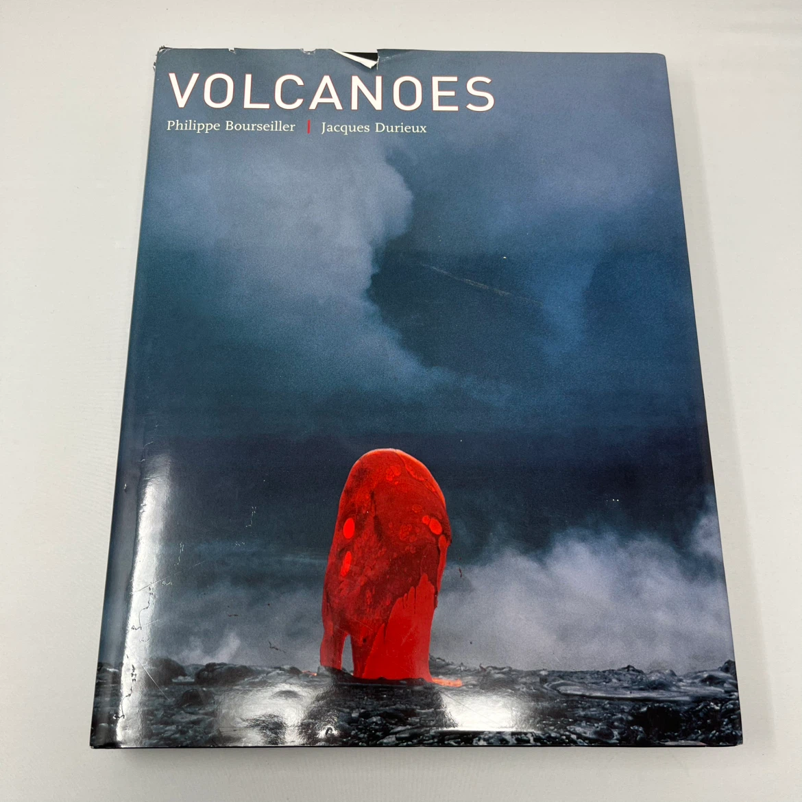 Volcanoes by Philippe Bourseiller and Jacques Durieux
