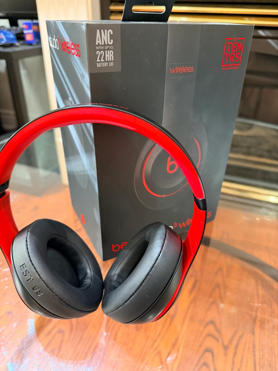 Beats Studio3 Wireless – Black/Red Decade Collection – New