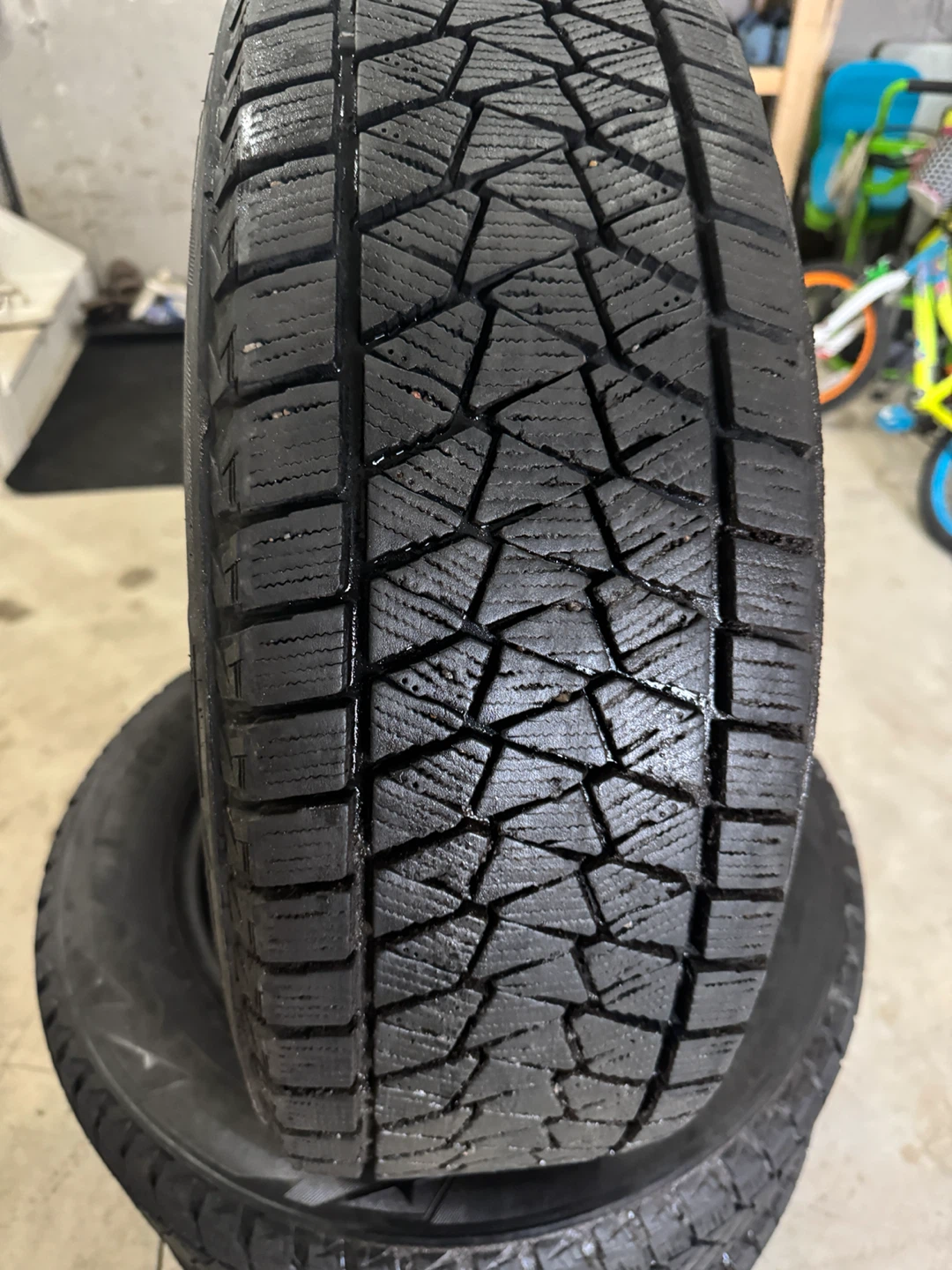225/65R17 Set of 4 Bridgestone Blizzak DM-V2 Winter Tires - photo 3