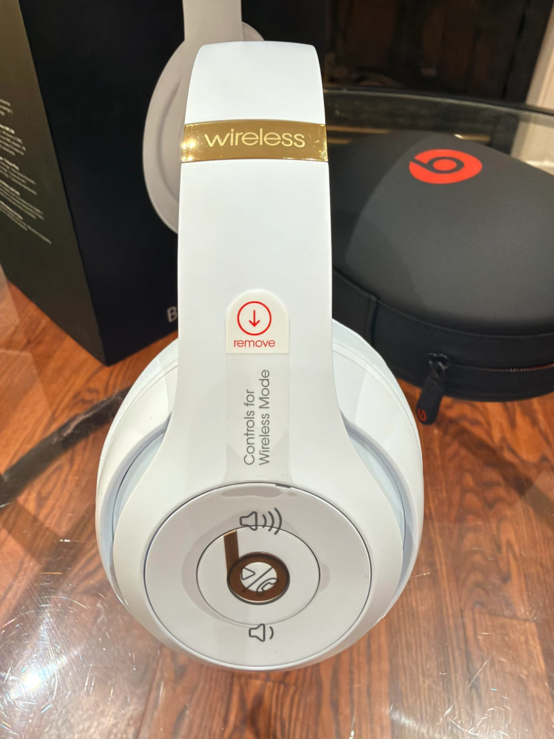 Beats Studio3 Wireless Headphones – White & Gold – New Open Box