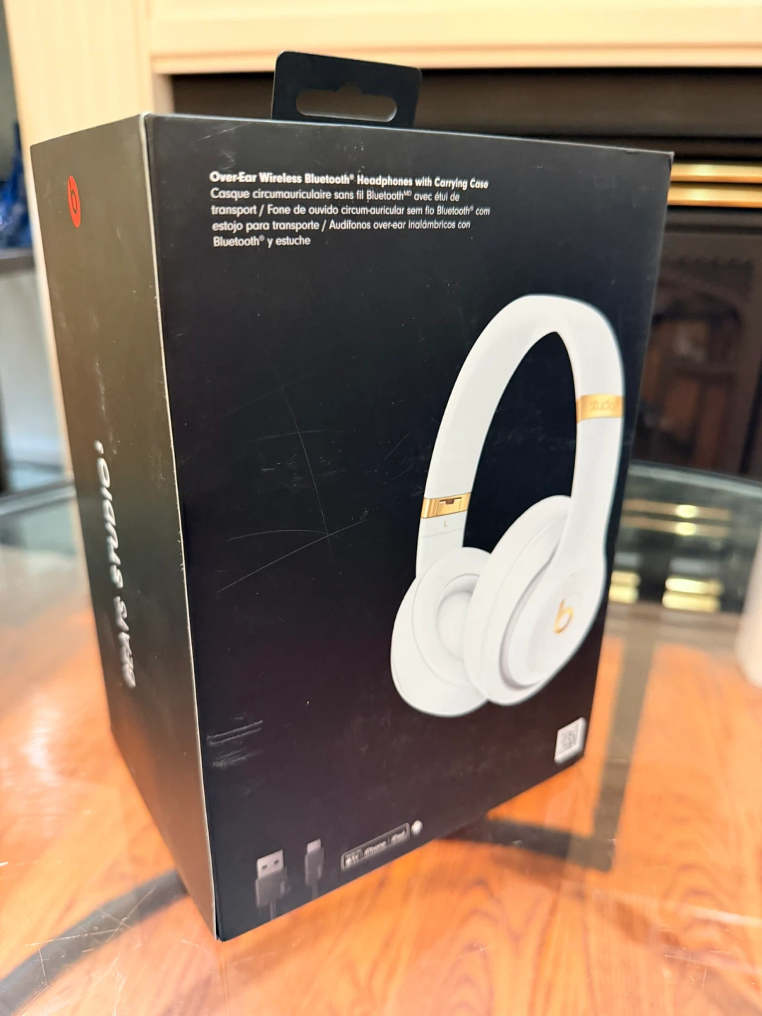 Beats Studio3 Wireless Headphones – White & Gold – New Open Box - photo 4
