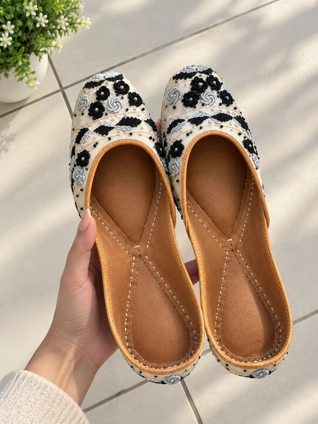 Embroidered Traditional Jutti Shoes