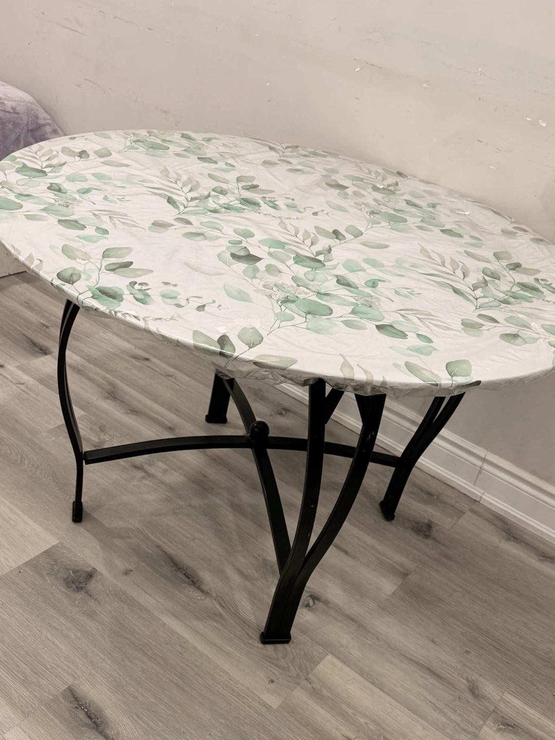 Round metal frame table with floral cover - photo 4