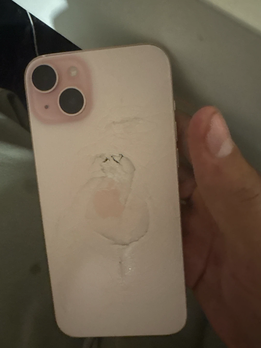Pink iPhone 13 with damage (NOT WORKING) - photo 2