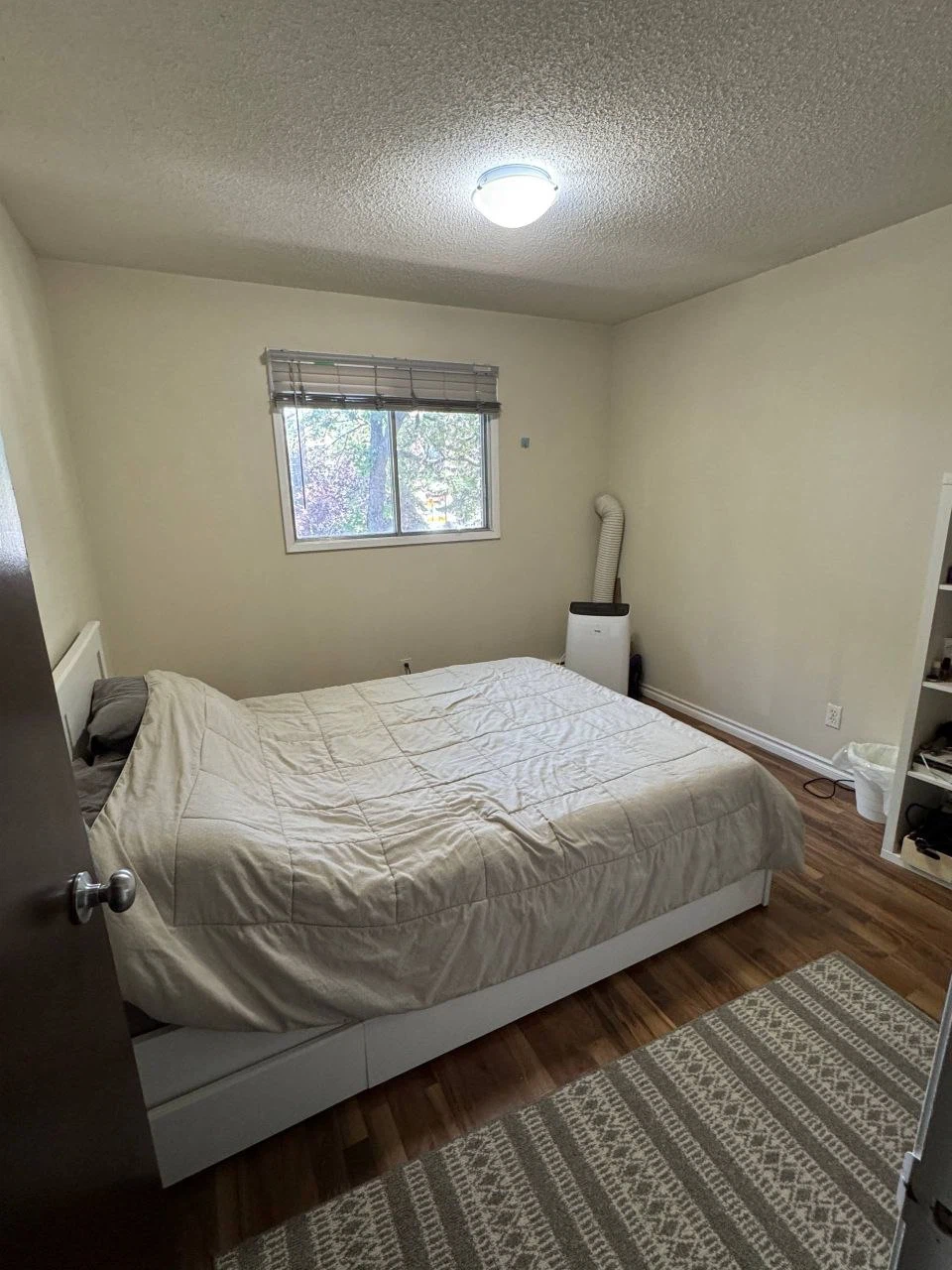 Lease one bedroom- white ave-$1.200 - photo 2
