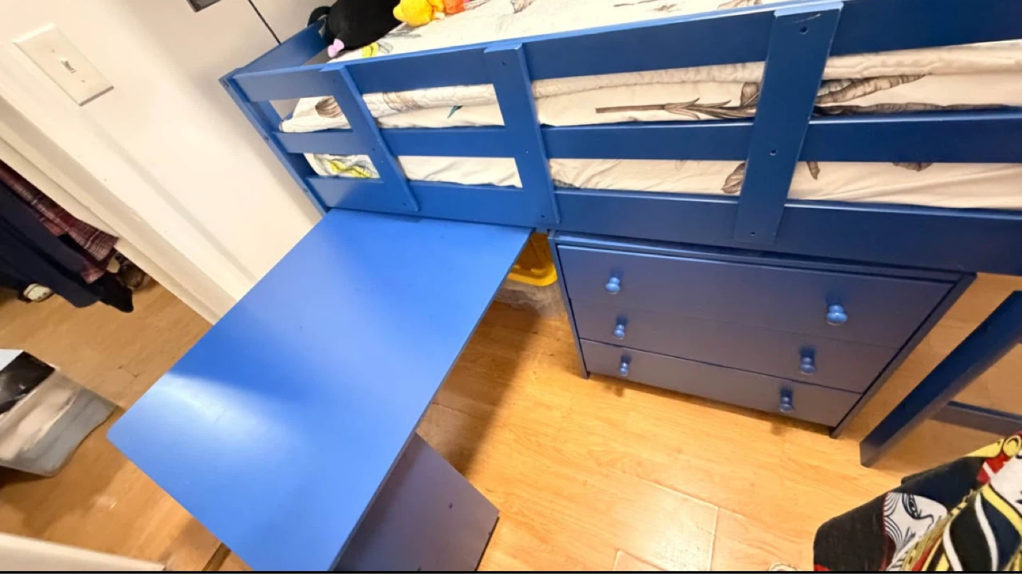 Twin matress loft Bed with Desk and Drawers. Cama con colchon