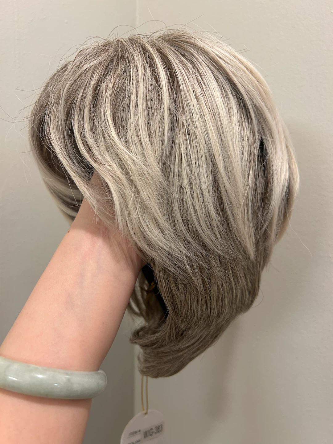 Brand New 10" Short Mixed Blonde Wig - photo 2