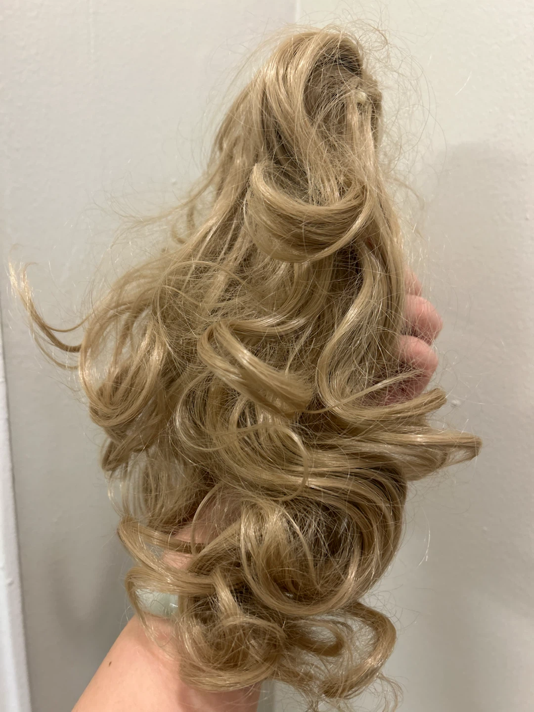 Brand New Curly Claw Clip Ponytail Hair Extension - Ash Blonde - photo 3