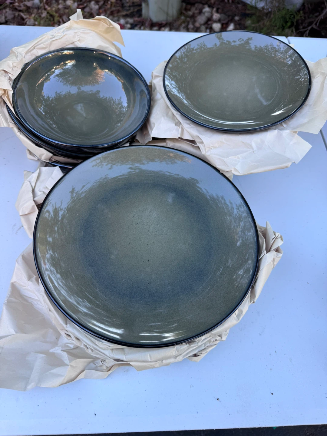 Set of Ceramic Plates and Bowls - photo 2