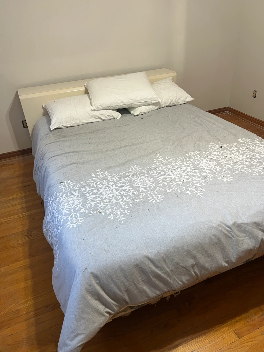 Queen bed mattress and frame with headboard - photo 3