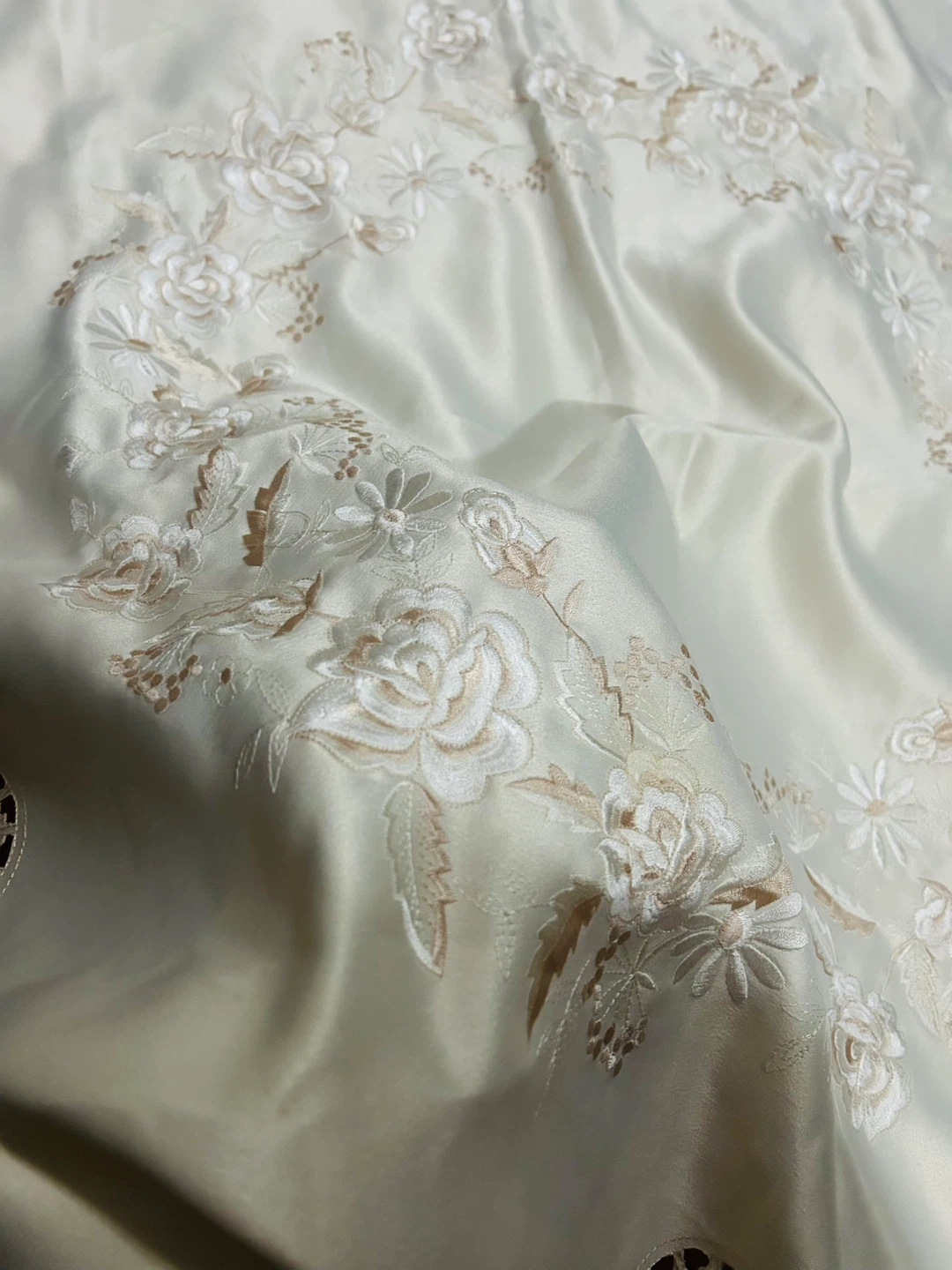 New Embroidered Floral Tablecloth 83cm *83cm - photo 3