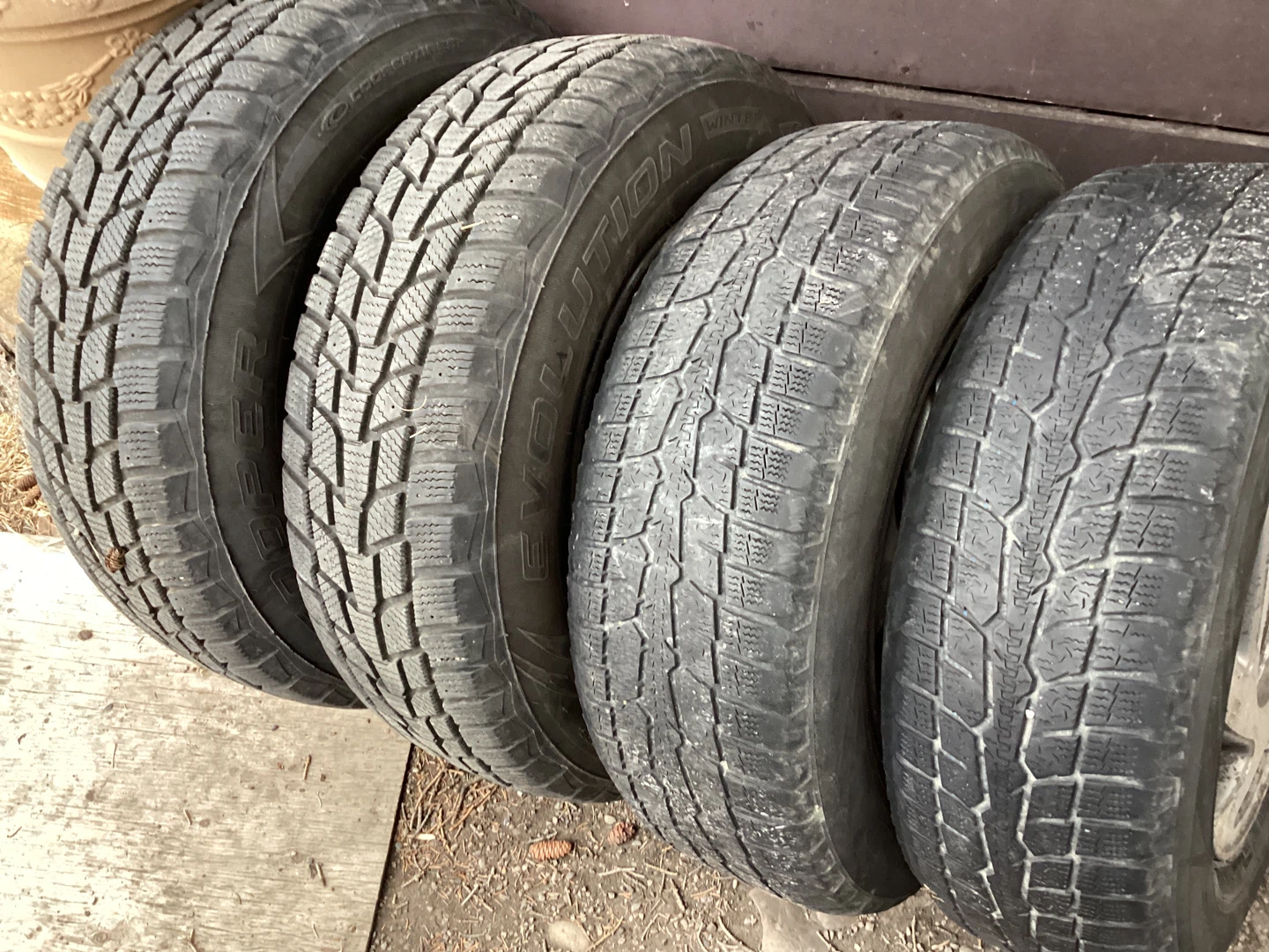 Set of 4 Toyo Observe GSi-5 Winter Tires on Rims