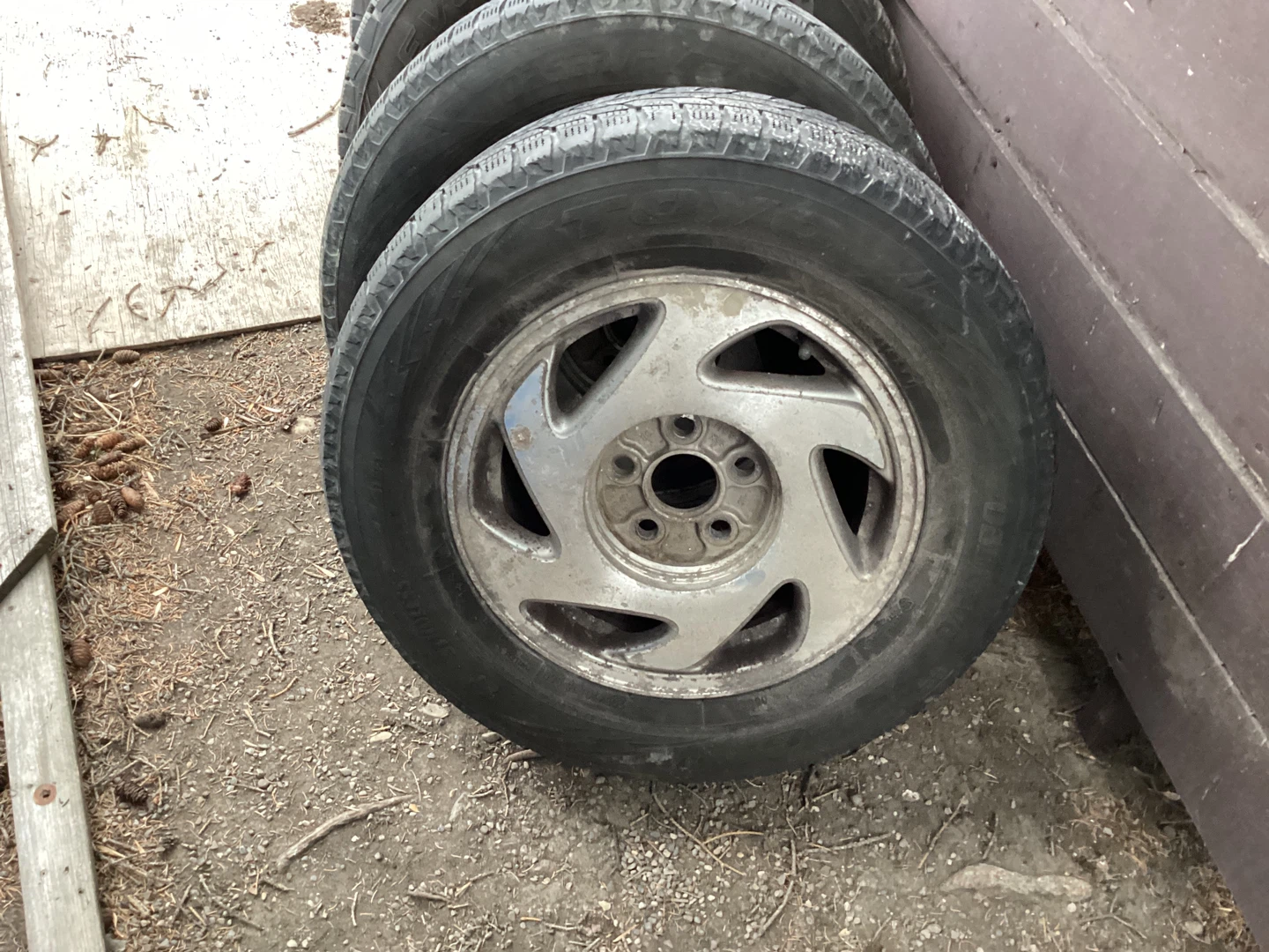 Set of 4 Toyo Observe GSi-5 Winter Tires on Rims - photo 2
