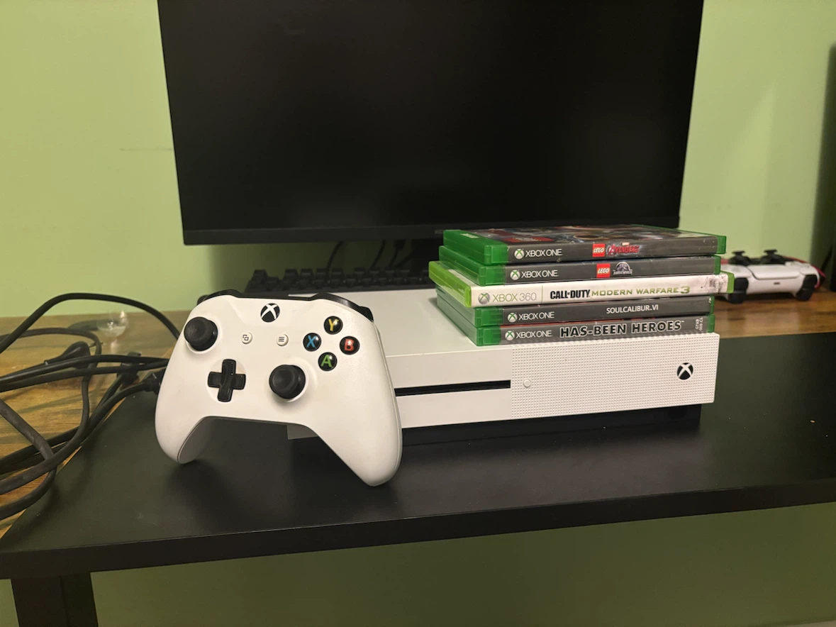 White Xbox One S + Controller + 5 Games Bundle