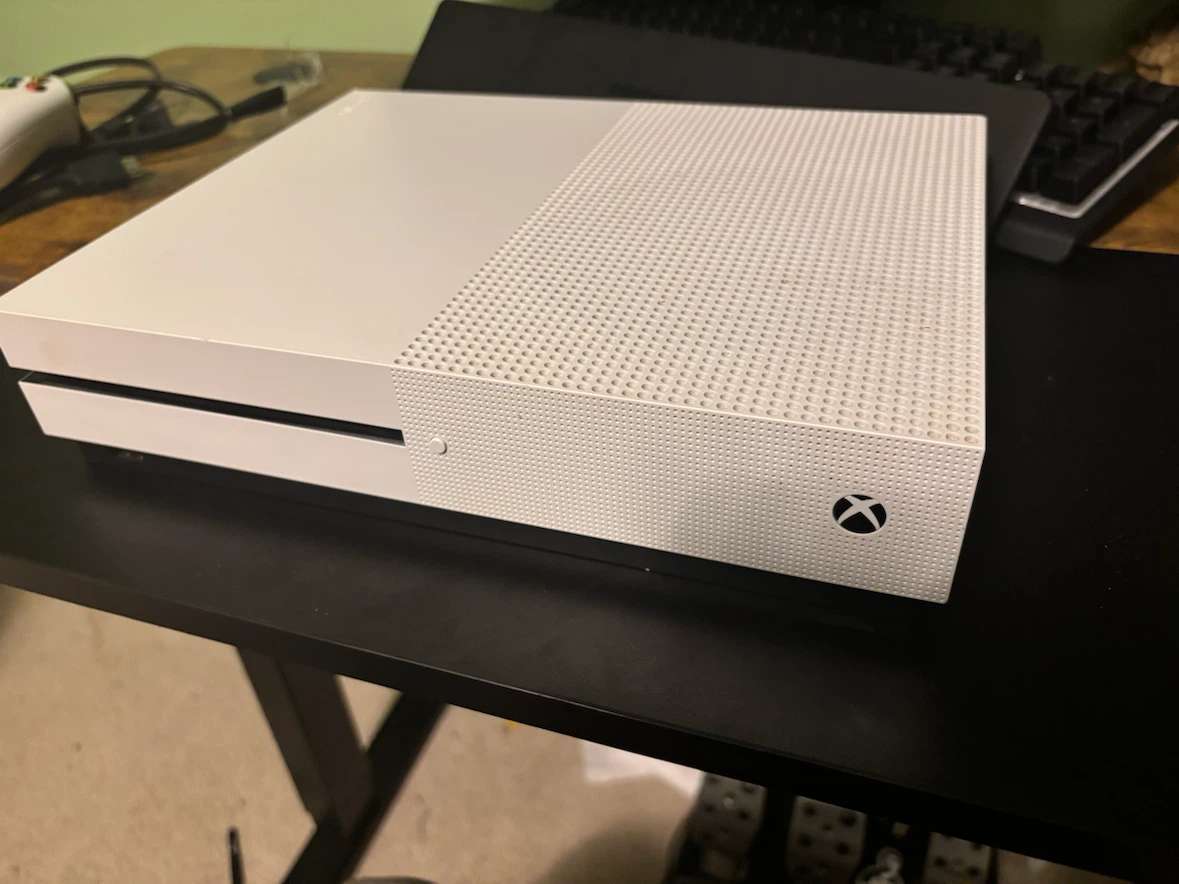 White Xbox One S + Controller + 5 Games Bundle - photo 2