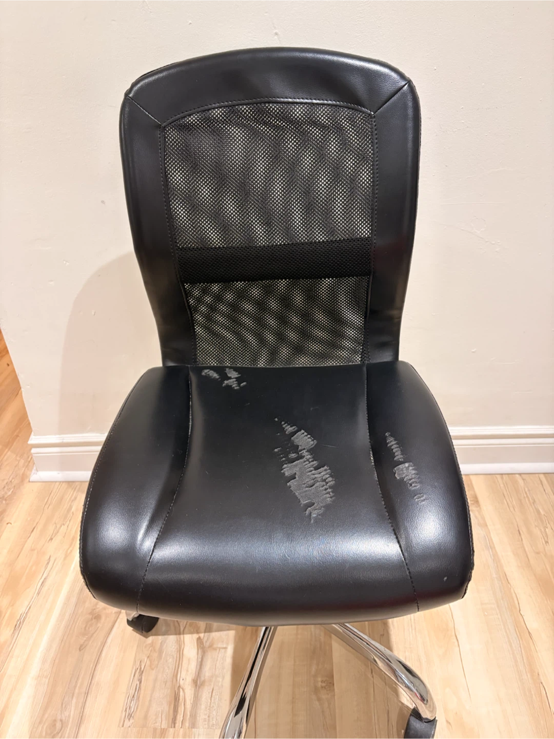 Black office chair