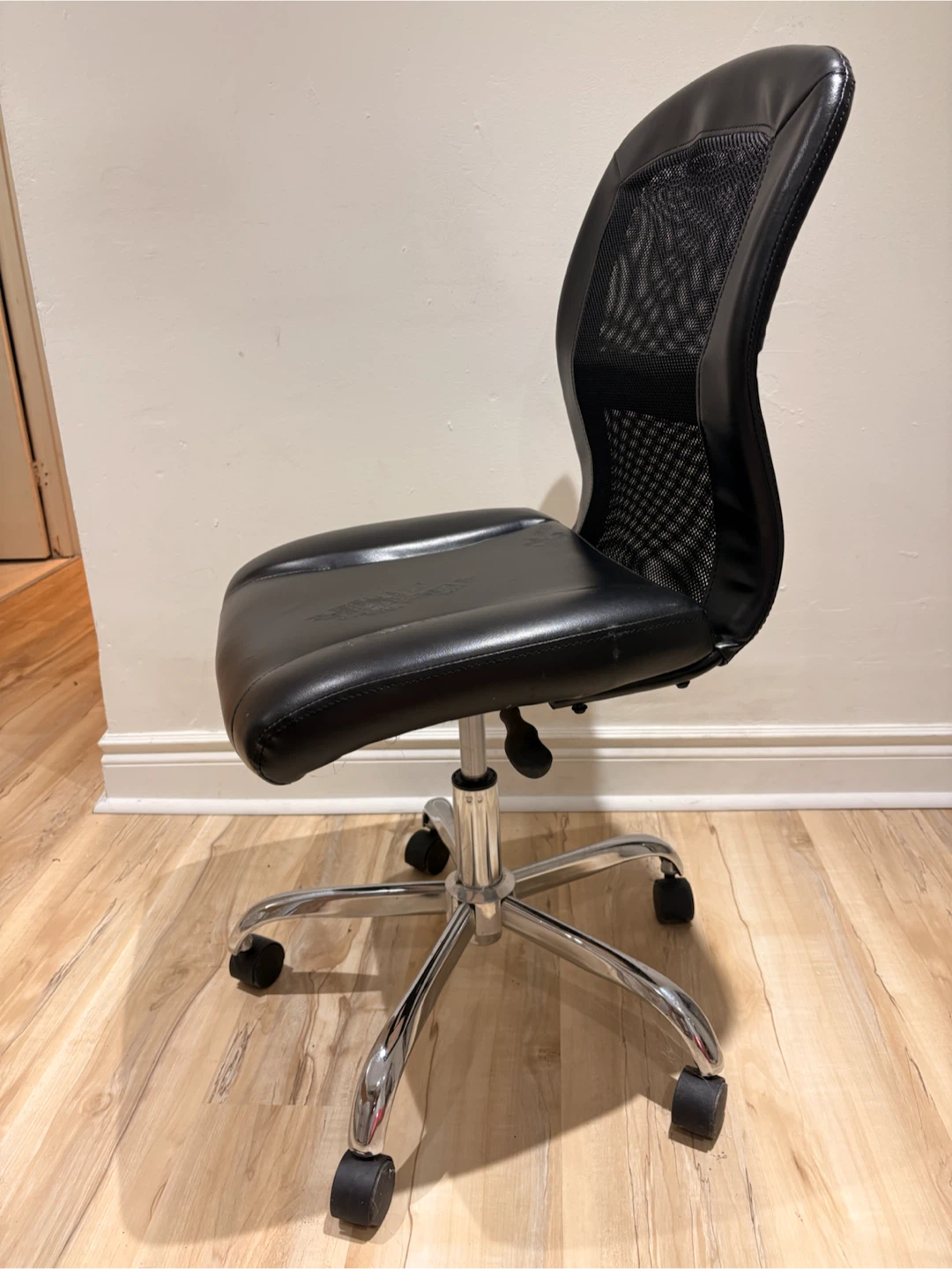 Black office chair - photo 2