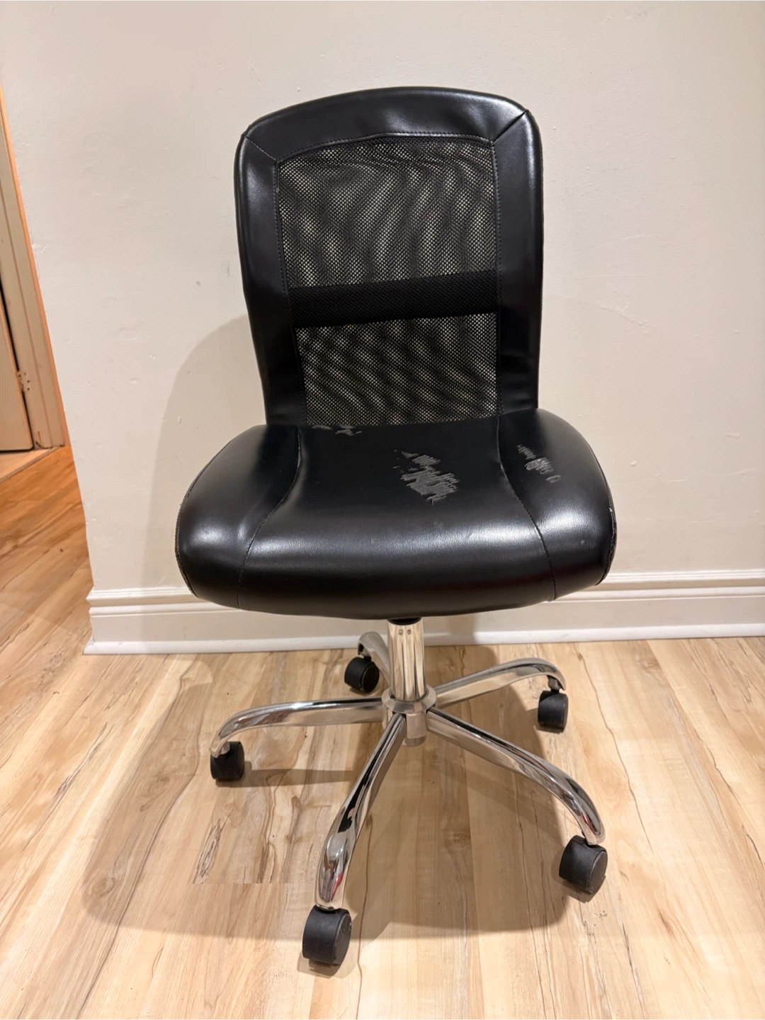 Black office chair - photo 3