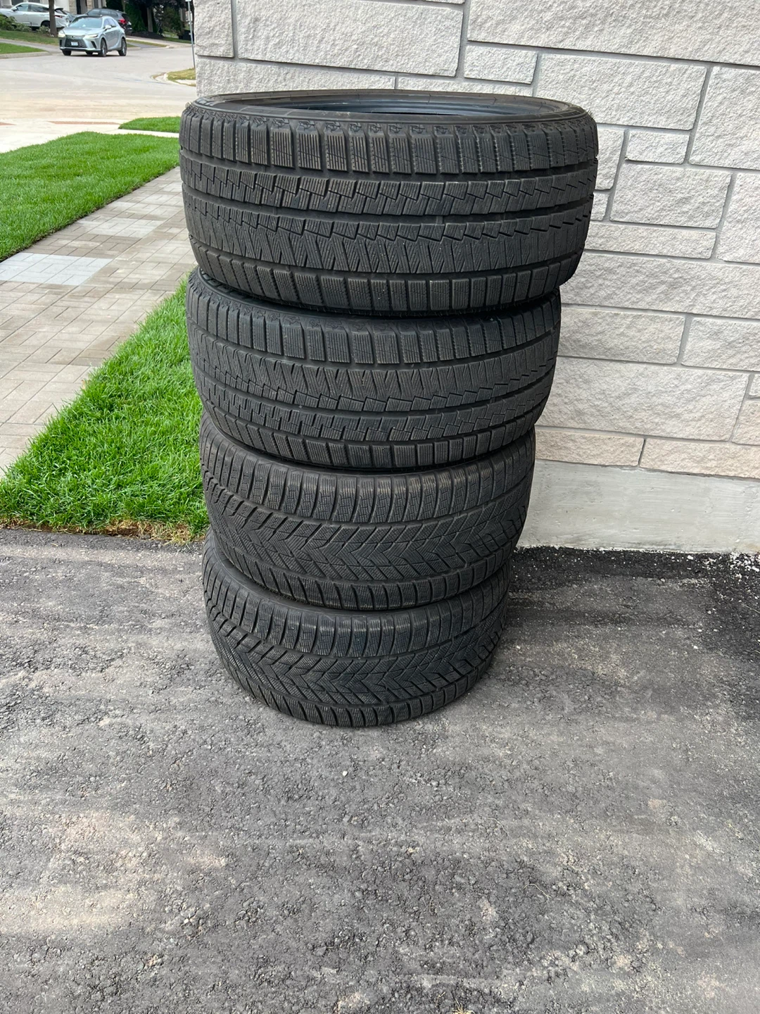 Set of 4 w Tires 315/35R21