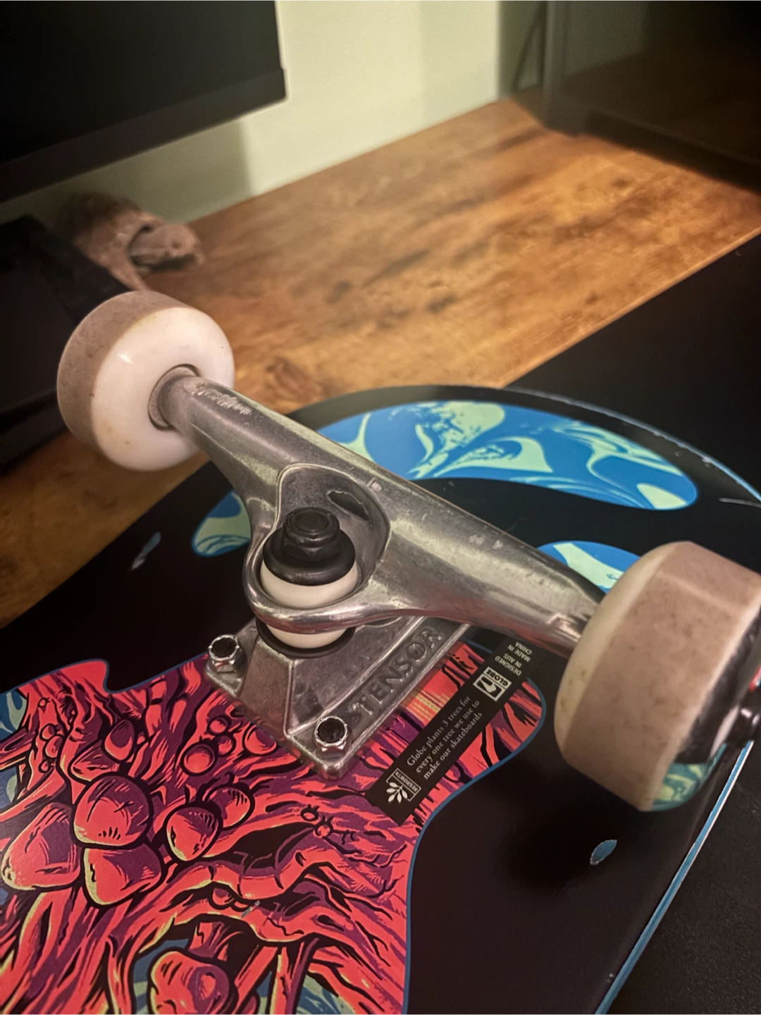 Globe 8.25” Skateboard – Excellent Condition + T-Tool - photo 2