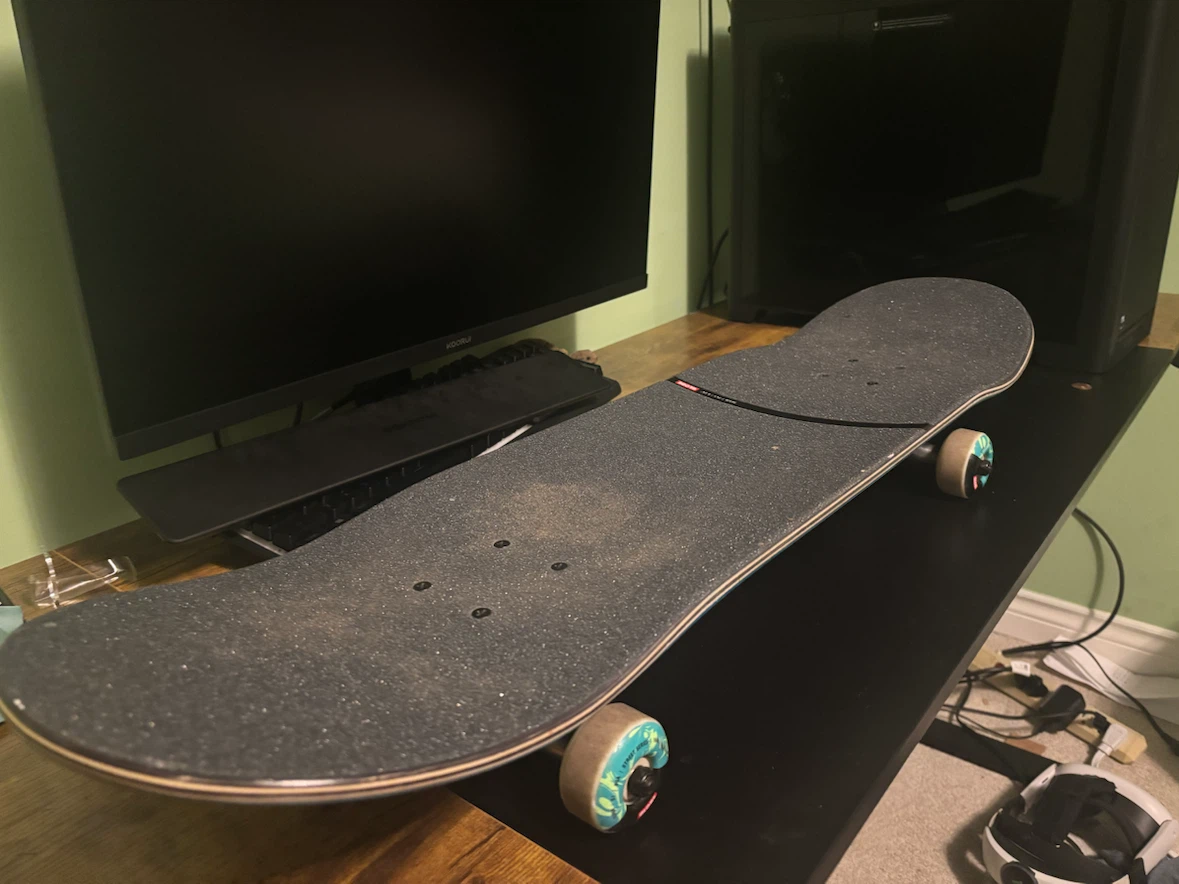 Globe 8.25” Skateboard – Excellent Condition + T-Tool