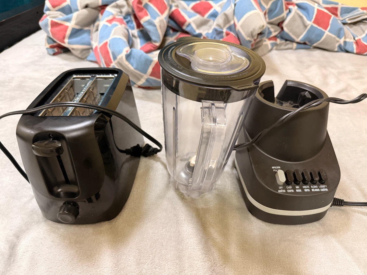 Kitchen appliance bundle: toaster, blender, and iron
