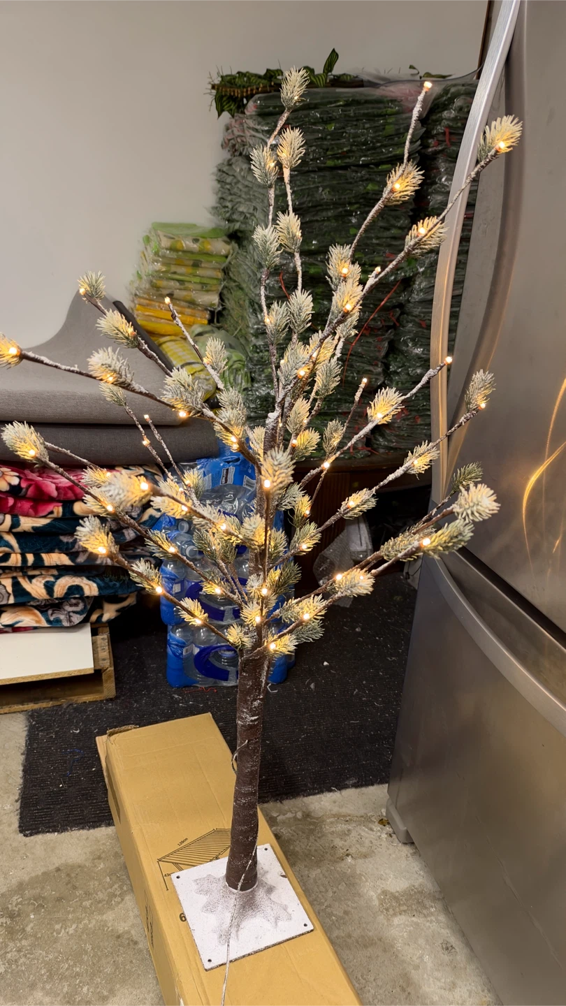 Pine leave snowy new Decorative Tree 4 feet - photo 2